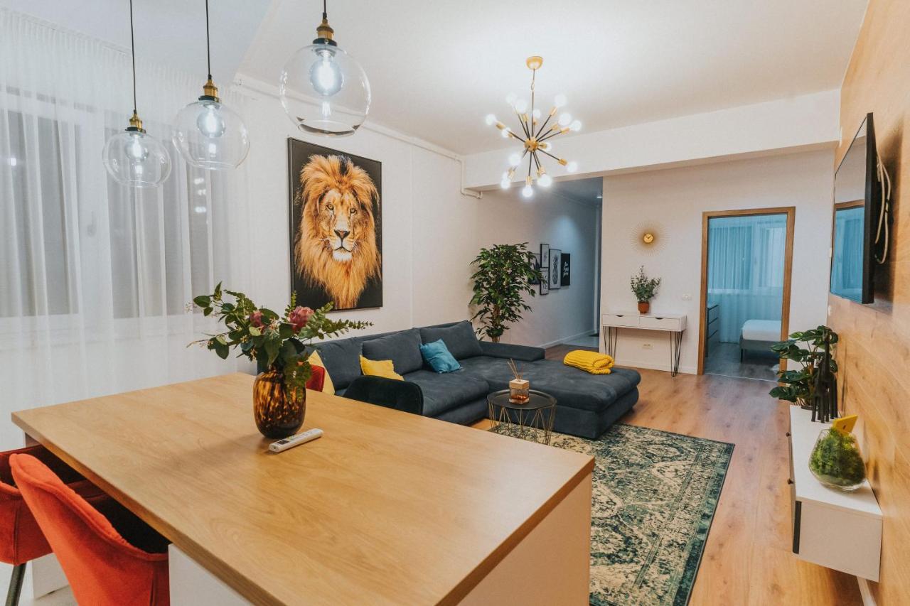 Urban Safari at EAS Residence Oradea Bagian luar foto